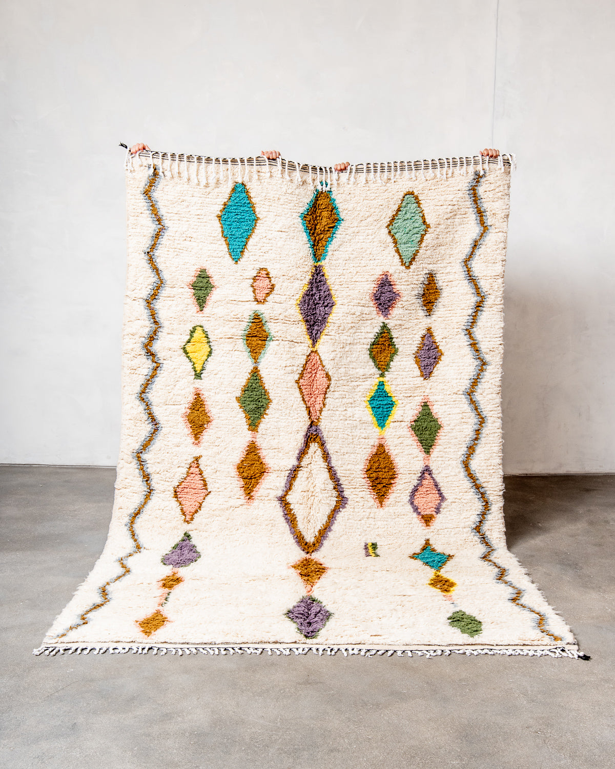 Modern designer handcrafted Berber rug from Morocco. Azilal rug with beautiful colors and patterns. Made of sheep’s wool and colourful cotton.